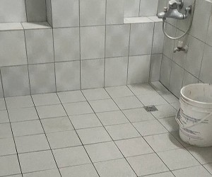 賴氏工程師傅進行台中磁磚爆裂處理