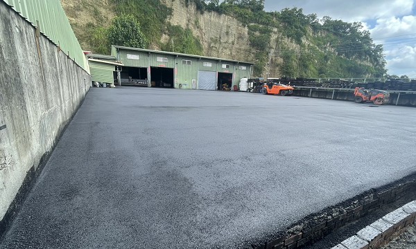 賴氏AC台中廠區道路整平施工照片