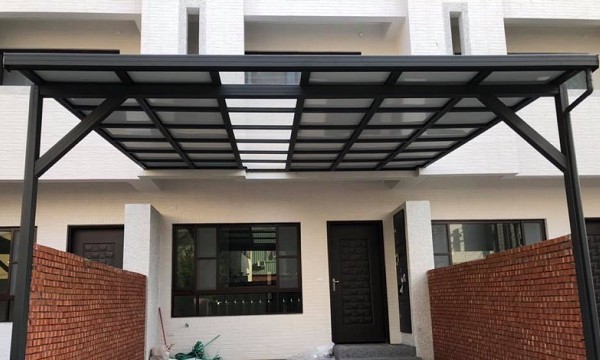 就伍吉採光罩大雅PC板遮雨棚案例8