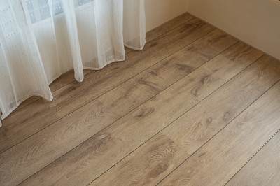 嘉鋐地板的卡扣式地板優點，突顯耐用年限