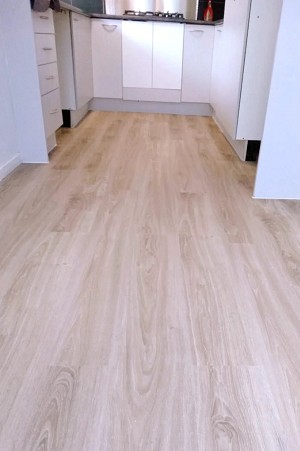 嘉鋐地板SPC地板的防水性測試