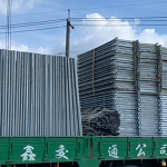 綠標鷹架施工人員，專注於鷹架搭設工作